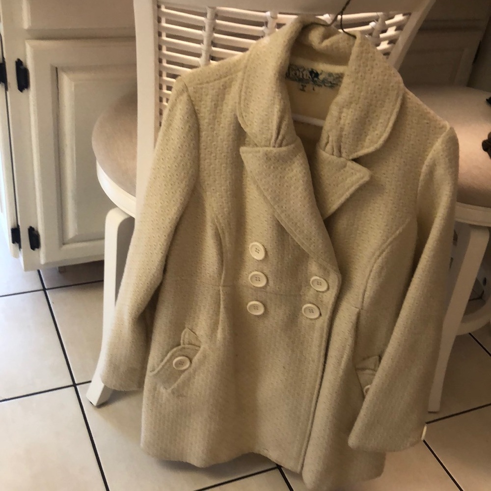 Double breasted Cream color jacket. Very classy and pretty Poly/ cotton blend, L